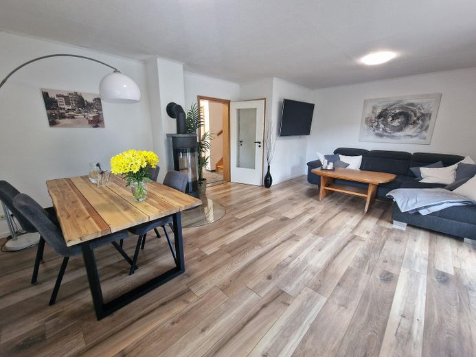 DA PRIVATO: Casa adatta alle famiglie a Bordesholm (bifamiliare) – Wohnzimmer