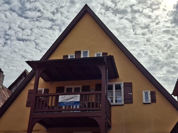 Appartement ancien en duplex élégant et exclusif dans la vieille ville, avec ascenseur et balcon – Außenansicht