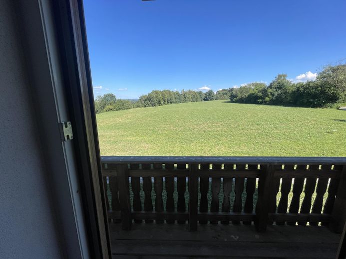 Appartamento con 4 locali al 1° piano, giardino e terrazza, nuova costruzione di 103 m2 a Fridolfing, canone di locazione senza spese 1150€ – Aussicht