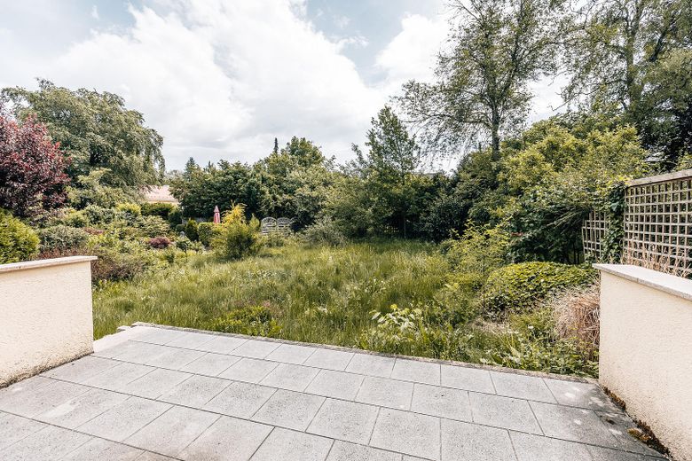 Traumhaftes Gartengrundstück 507qm Nähe Isarhochufer in Pullach mit großem Potential – Terrasse mit Garten 2
