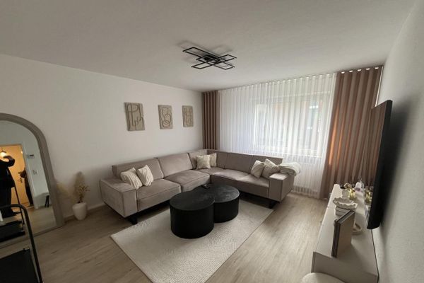 Сучасна 3-кімнатна квартира з ванною з денним світлом і 78 м² житл. пл. на 1-му поверсі – гараж можливий!
