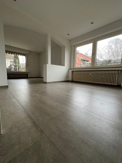 Essecke und Wohnzimmer unten