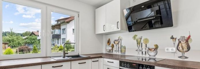 Teilmodernisiertes Zweifamilienhaus mit Terrasse, Garten, Doppelgarage und Ausbaupotenzial
