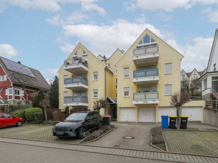 Überdurchschnittliche 2‑Zimmer‑Eigentumswohnung mit Balkon und PKW‑Stellplatz inkl. Mieter! – Foto 1