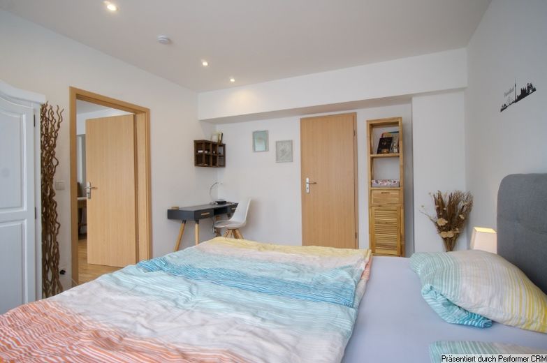Möblierte 2-Zimmer-Wohnung Nähe Medienhafen am Landtag und Rheinturm, Tiefgaragenparkplatz möglich – f10b7d5b8955cffa646d97a3ddb347f88f478451.jpg