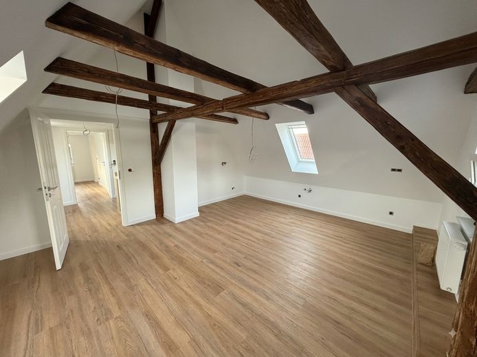 Wohnen wie im Eigenheim: 4,5-Raum-Maisonette im 2-FH, Garten, Erstbezug, Energiesparhaus – Wohnküche