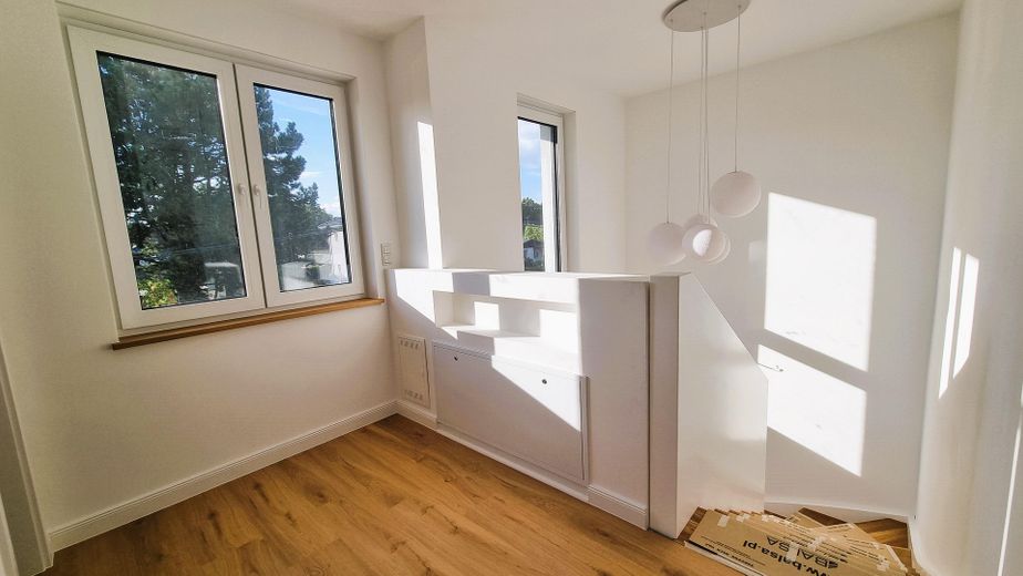 Erstbezug im Grünen: Exklusive 3,5-Zi.-Wohnung mit Premium-EBK & privatem Garten – Flur