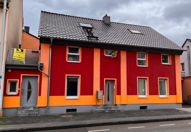 Haus Strassenansicht