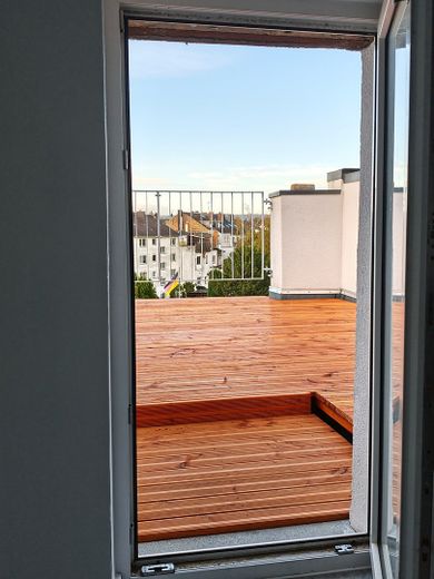 Helle 2 Zimmer Wohnung + Dachterrasse. – Фотографія 14