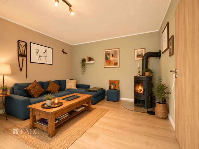 ***Doppelhaushälfte mit Halle und großem Grundstück in Traumlage am Sievertsee*** – Kaminzimmer
