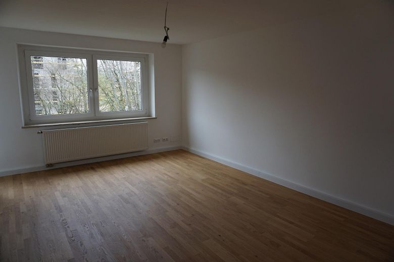 Top sanierte 3-Zi-ETW, bestens vermietet, perfekte Lage zur Uni, für Kapitalanleger! – Wohnzimmer 20 qm