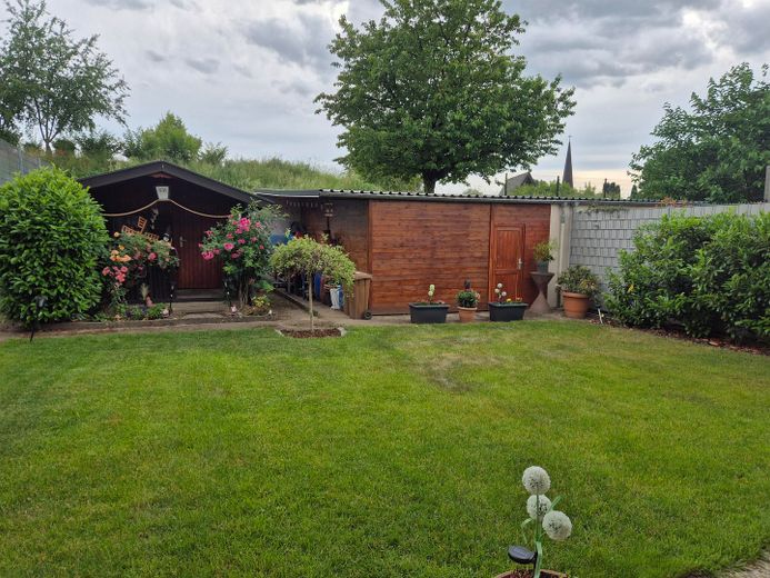 EG: Terrasse / Garten