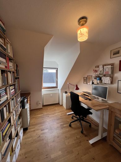 Moderne 4-Zimmer Maisonette-Wohnung mit Balkon und Tiefgarage in Nidderau Eichen – Kinderzimmer 2/Büro