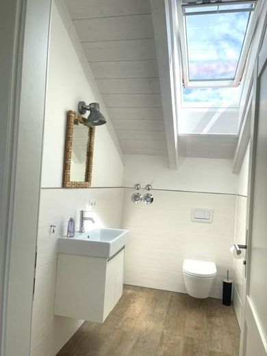 Appartamento mansardato moderno ed esclusivo con vista panoramica – Gäste WC