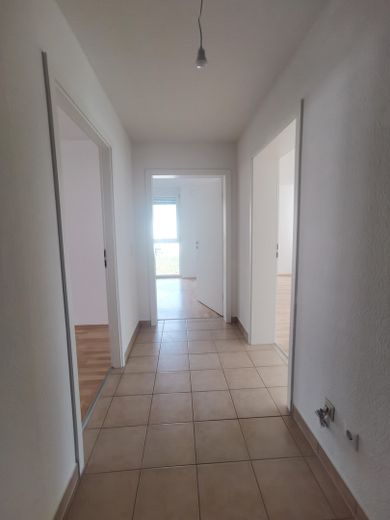 3-room apartment with balcony, fitted kitchen and underground garage – Flur