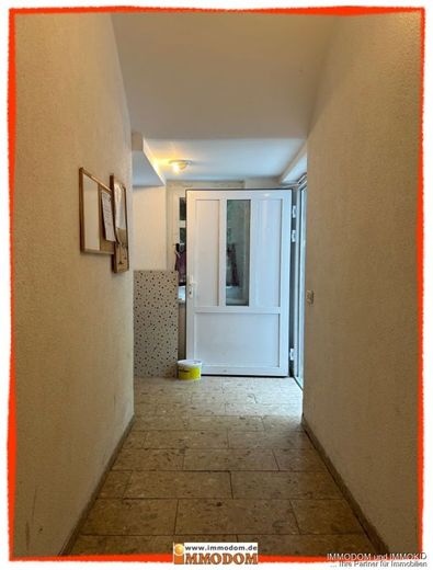 2-Zimmer-Wohnung mit schönem Bad in Wilkau-Hasslau, helle Räume, preiswert zu vermieten! – Hausflur