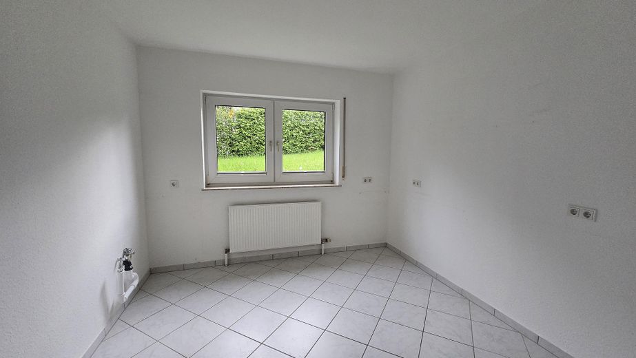 Bezugsfrei & provisionsfrei: Flexibles Dreifamilienhaus in Weilburg – Küche Souterrain