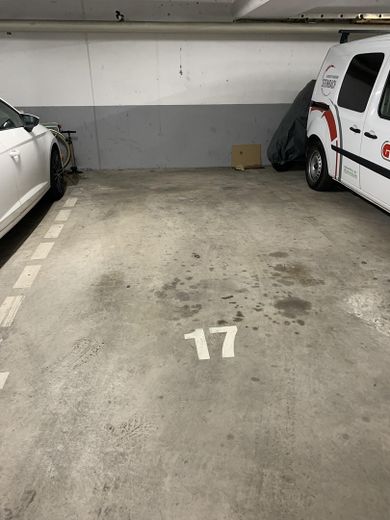 Tiefgaragenstellplatz