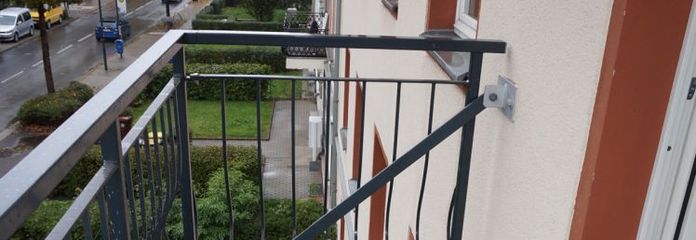 4º piano = mansardaCon ascensore / Ambienti abitativi luminosi - Balcone adiacente alla cucina - Adatto per appartamento condiviso
