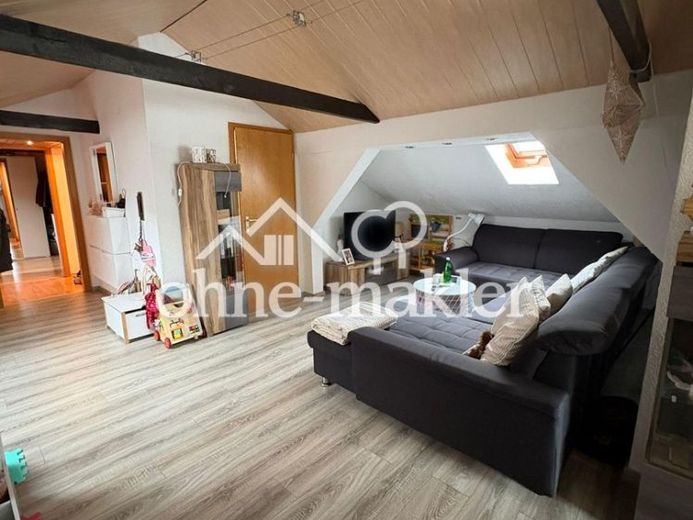 Helle Dachgeschosswohnung mit Garten, Garage und ruhiger Lage in Bad Endbach – Foto 1