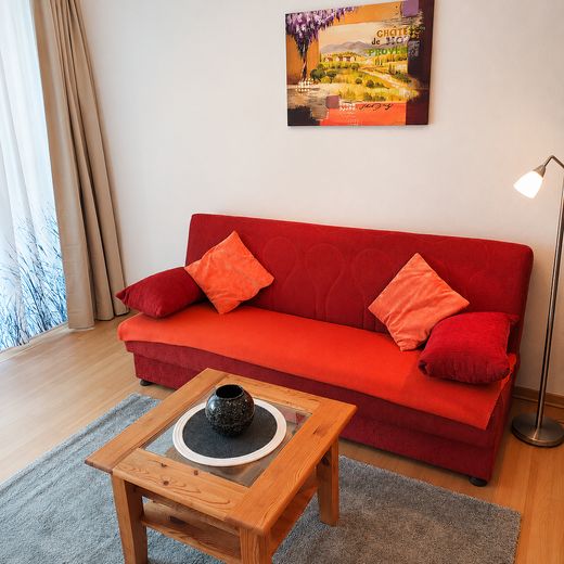 Möbliertes 1 Zimmer Wohnung mit Balkon, Stellplatz und Pauschalmiete – Sitzecke