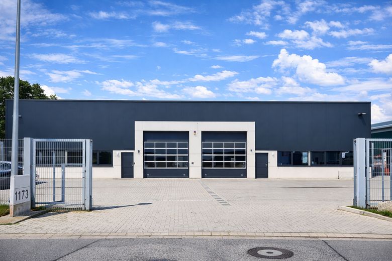 Hochwertige Gewerbeimmobilie mit 2 Hallen & Büro – Toplage an A1 bei Hamburg, von privat – Foto 1