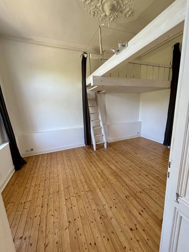 Altbau-Charme pur: 4-Zimmer-Wohnung mit Dielenboden & Stuckdecken – Foto 6