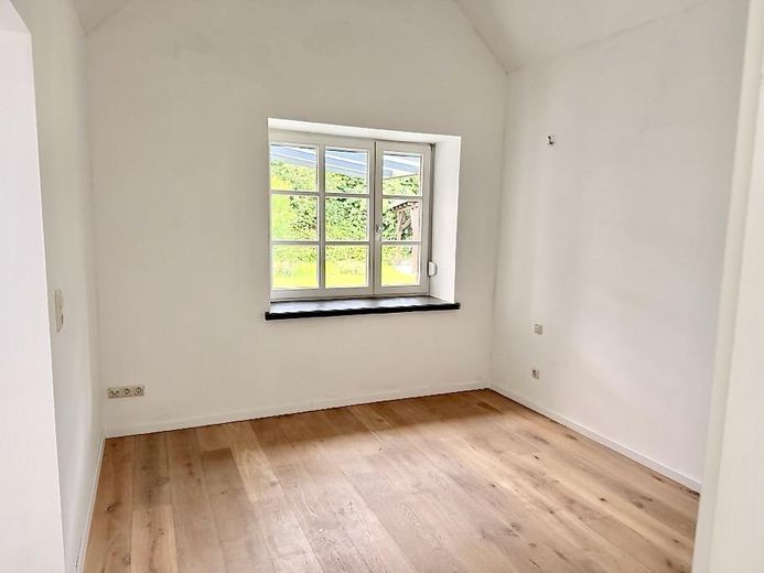 PROVISIONSFREI * HISTORISCHER CHARME & NEUBAUKOMFORT * A+ EFFIZIENZ * BAUERNHAUS AUF HOFANLAGE – Zimmer im EG (ohne KI)