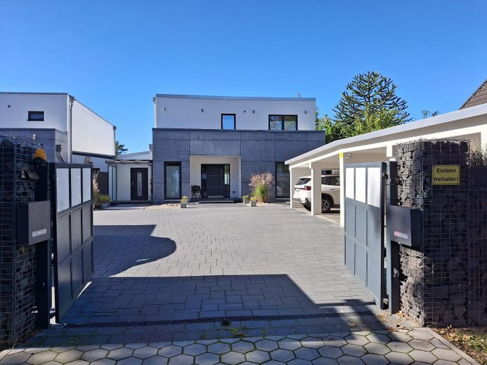 Exklusives Penthouse in Hamburg-Boberg, eigene Erdwärme, kein Hausgeld – Elektrische Toreinfahrt