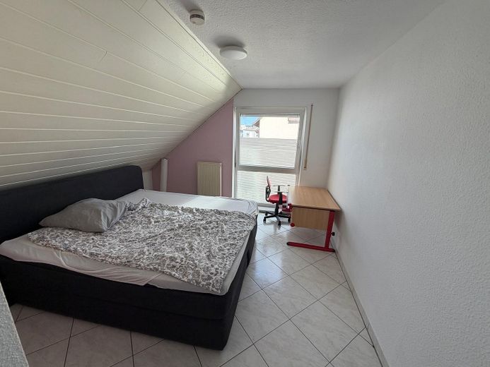 Zadbana 4,5-pokojowa maisonette z balkonem i kuchnią zabudowaną w Brühl, bez prowizji – Schlafzimmer