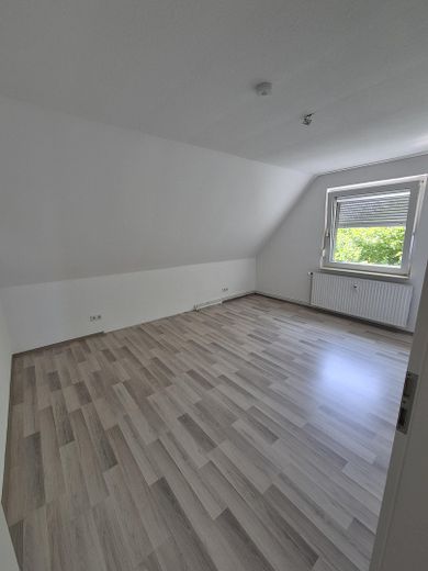 Dorfidyll im Grünen, stadtnah und doch auf dem Land – Zimmer/Schlafen OG
