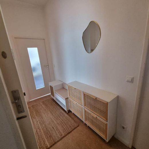 Helle, geräumige, möblierte Wohnung mit Balkon in zentraler Lage nahe U Alt-Mariendorf – Flur