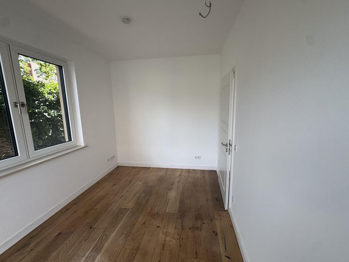 Traumhafte 4 Raumwohnung mit großem Garten in einer Villa – Foto 7