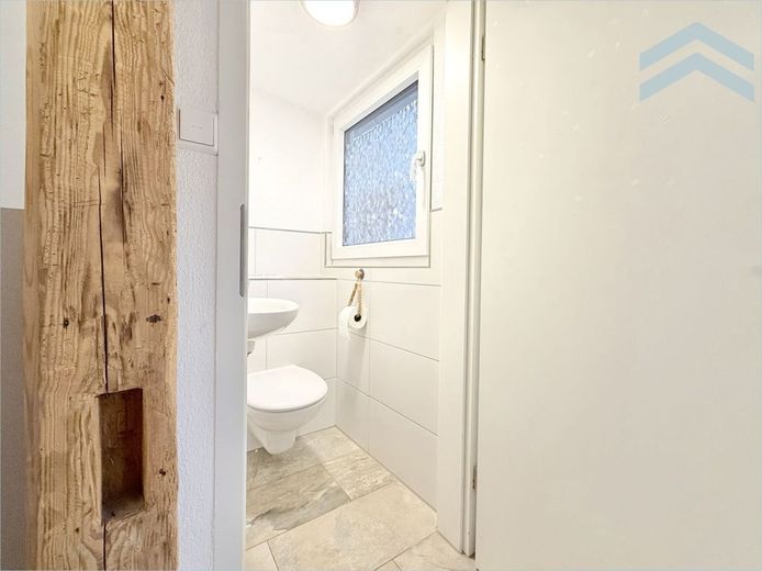 Familienhaus mit Charme &amp; Ausbaupotenzial, 2017 saniert – Gäste WC |OG