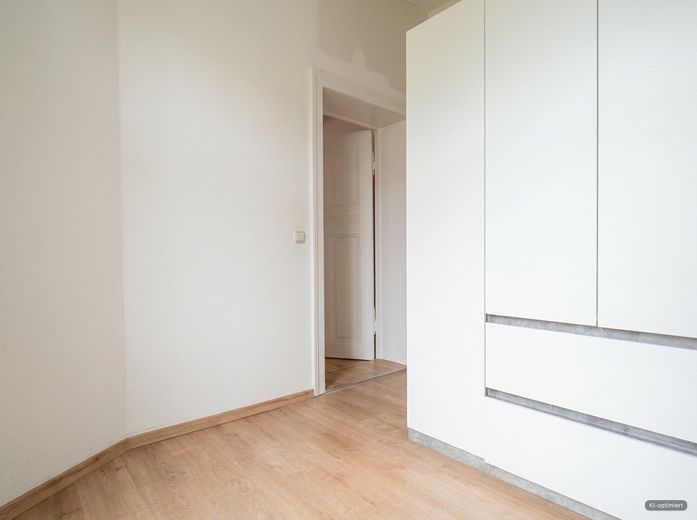 Schöne 2-Zimmer-Wohnung mit Einbauküche im Erdgeschoss – Foto 2