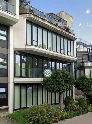 Wohnen mit Anspruch – zentral, großzügig & mit Balkon vor allen Zimmern – Architektur mit Charakter