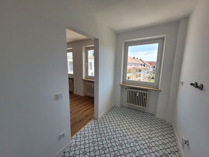 Sonniges Apartment nähe Tegernseer Platz (bezugsfrei) – Separate Küche