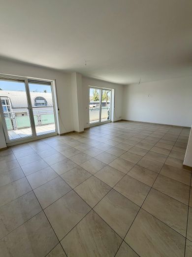 Wohnen mit Blick auf Burg Frankenstein -Erstbezug nach Renovierung- 2-Zimmer mit EBK & TG-Stellplatz – Wohn-/ Esszimmer