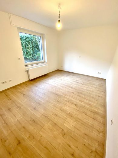Helle 2-Zimmer-Erdgeschoss-Einliegerwohnung (60m2) – ALLES inklusive ab 15. Juli frei – Schlafzimmer