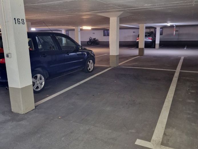 Tiefgaragenstellplatz zu verkaufen (KEIN DUPLEX) – Foto 1