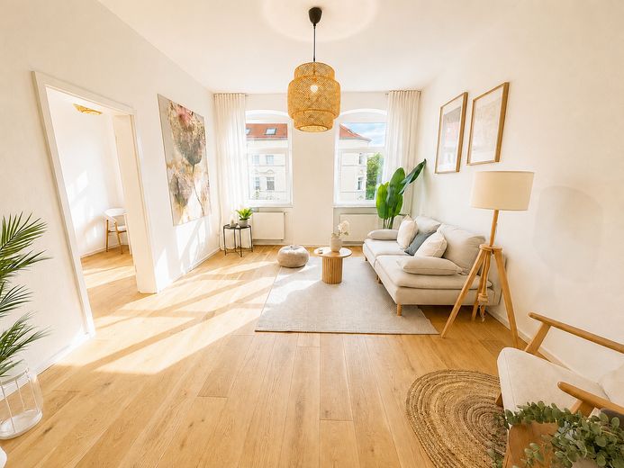 Helle und gemütliche 2-Zimmer-Wohnung mit Balkon // Erfurt-Andreasvorstadt // Sofort bezugsfrei – Wohnbereich