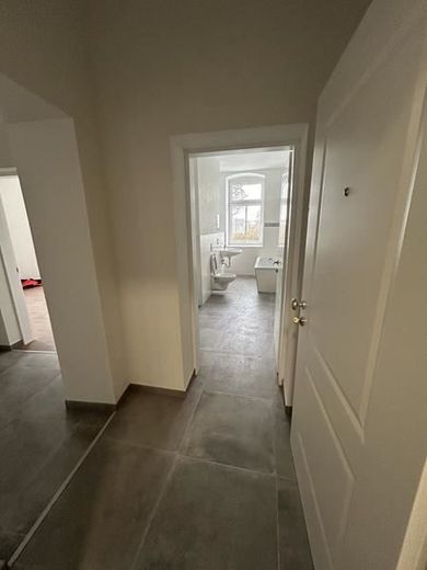 Zweitbezug nach San.! Kompakte 3-Zi mit EBK, Laminat, offener Küche und Wanne – IMG_6487