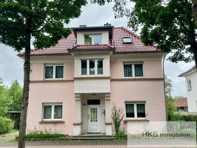 Einfamilienhaus mit PV-Anlage und separatem Baugrundstück in Bad Lippspringe zu verkaufen. – Foto 1