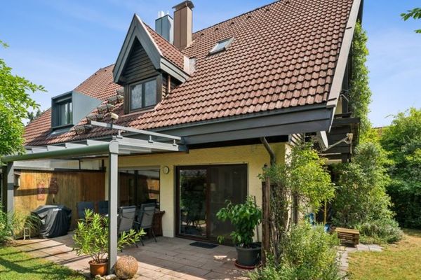 Ampia bifamiliare con giardino e vista sulle montagne – investimento con riaffitto per 2 anni