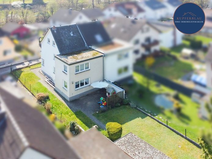 Stilvolle Doppelhaushälfte mit Gartenidylle in Bad Honnef-Selhof – Luftaufnahme