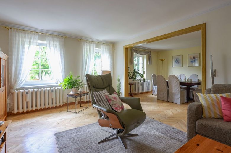 Wunderschöner Vierseitenhof im Bestzustand – Wohnzimmer 1. OG