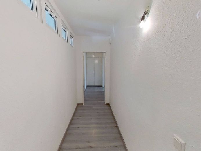 SADECE KIZLAR: Öğrenci ve stajyerler için aydınlık paylaşımlı ev odası – Flur