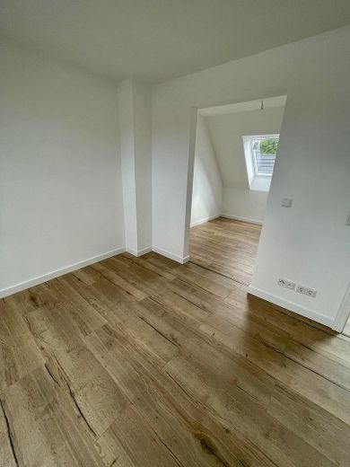Schlafzimmer mit Ankleide OG