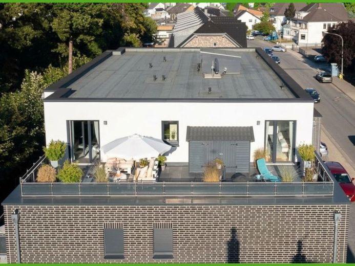 +5PLUS+ LEBST DU NOCH ODER WOHNST DU SCHON? PENTHOUSE WOHNUNG MIT DACHTERRASSE & EBK IN LANGERWEHE + – Foto 1