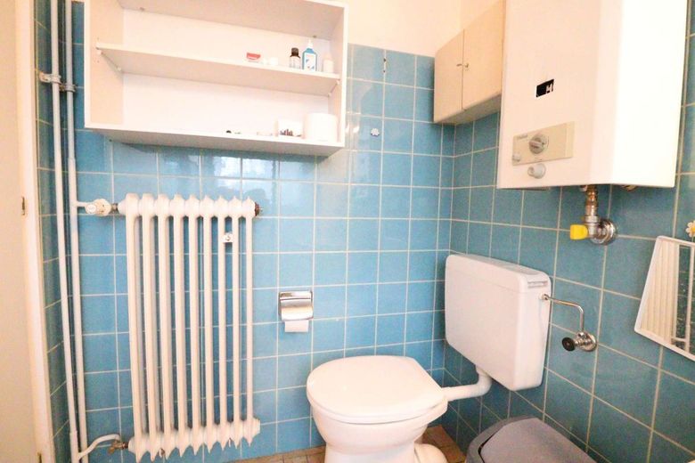 WRS Immobilien - käuferprovisionsfrei - Wiesbaden-Bierstadt - Villa in ruhiger bevorzugter Wohnlage – EG - Tageslicht-Duschbad - Bild 2